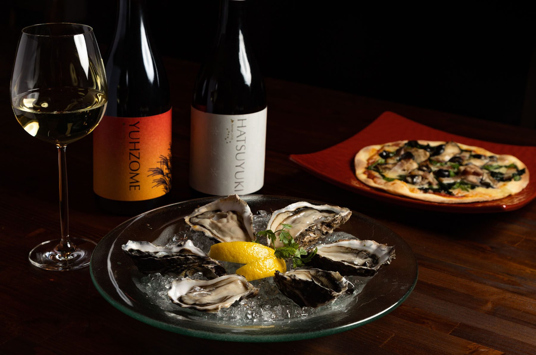 オイスターダイニングぎゃんとの生牡蠣とワインとピザ