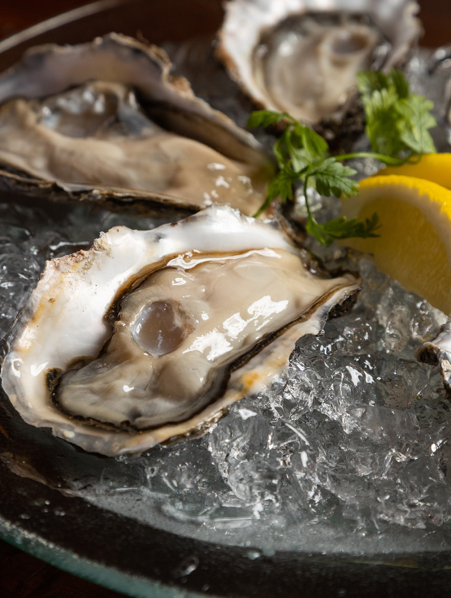 オイスターダイニングぎゃんとの生牡蠣食べ比べ